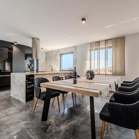 Apartment Adela Vir