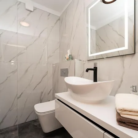 Adela Apartment *
