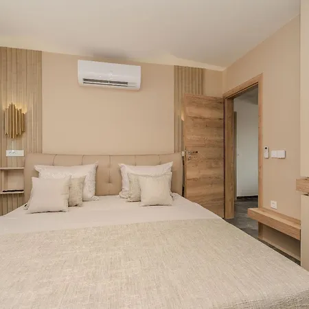 Adela Apartment Vir