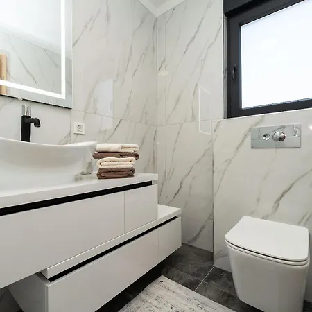 Apartment Adela Vir