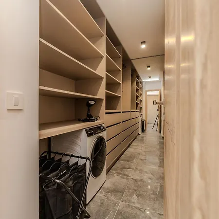 Adela Apartment *